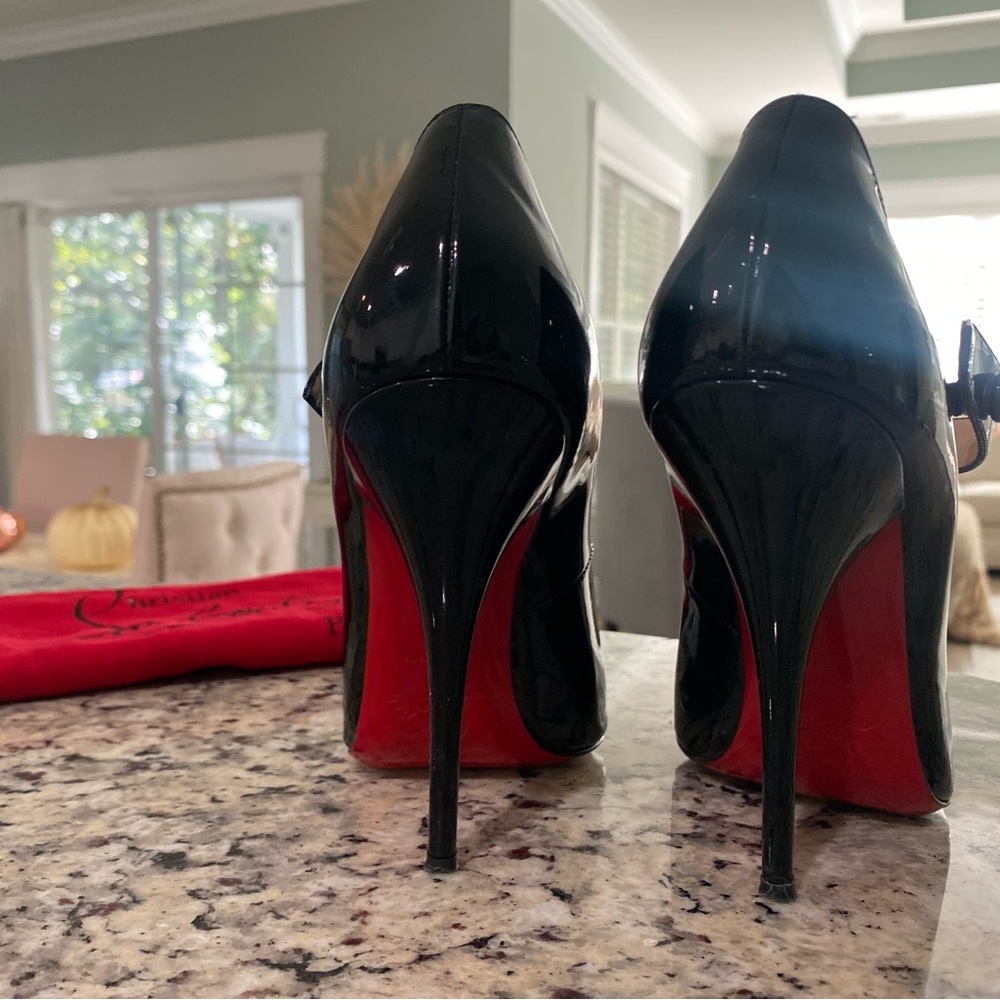Gorgeous Christian Louboutin EUC Mary Jane Heels